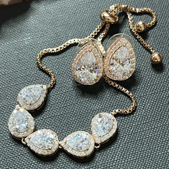 Jewelry - 💎 18k Rose Gold Filled Teardrop Swarovski Crystal Earrings & Bracelet Set